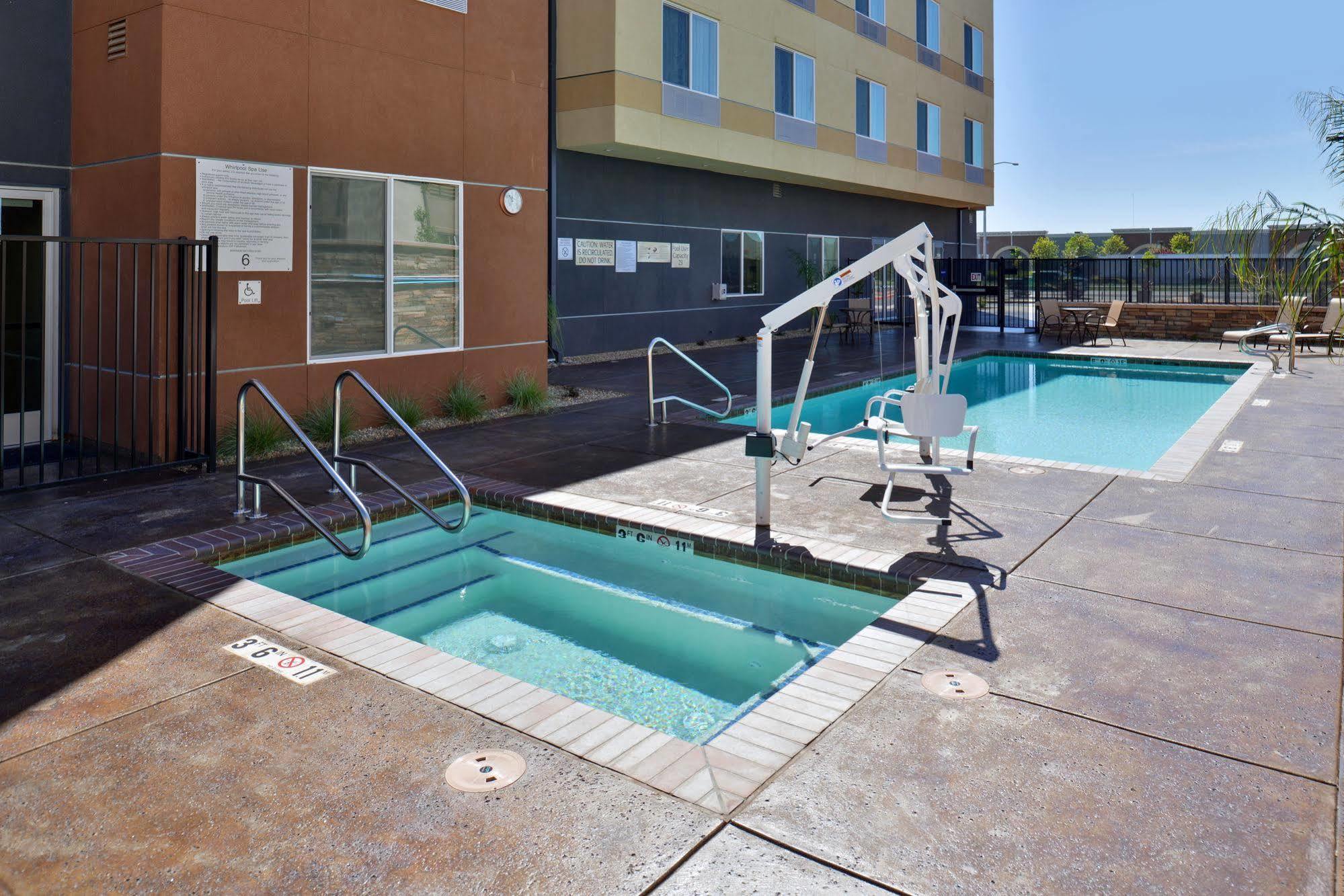 Fairfield Inn & Suites By Marriott Sacramento Airport Woodland Exterior photo